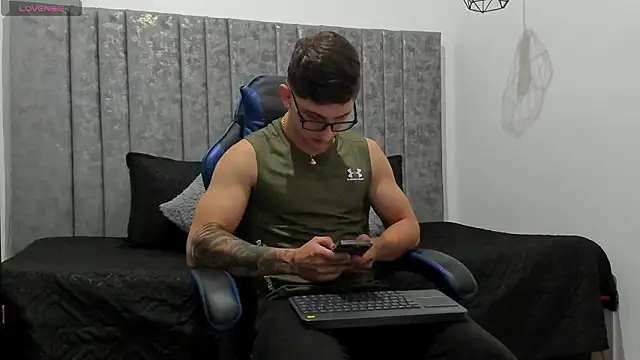 Calvin Hunter online show from March 19, 1:20 am