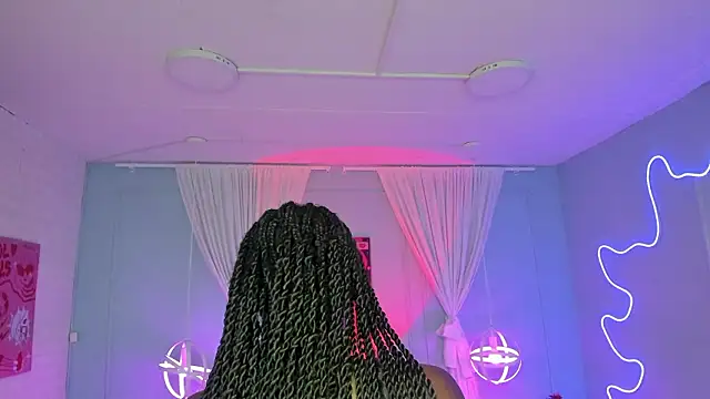 naomi campell online show from February 16, 7:32 pm