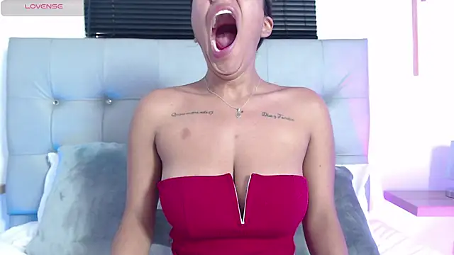  kimmygrey online show from March 27, 6:40 pm