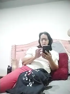 RosseLaure online show from February 7, 1:42 am