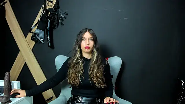 Snapshot of GoddesLeila chatting on June 12, 1:43 pm GoddesLeila online show from June 12, 1:43 pm