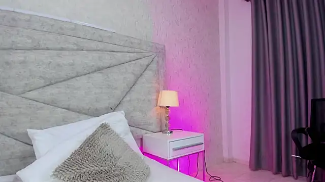 Snapshot of RousSweet- chatting on March 2, 9:10 pm RousSweet- online show from March 2, 9:10 pm