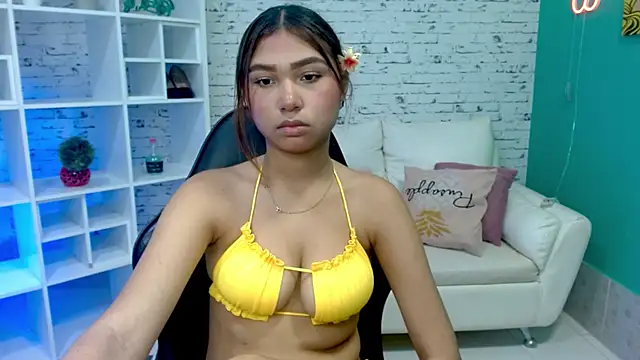 Snapshot of mayli_marie chatting on February 1, 11:47 pm mayli marie online show from February 1, 11:47 pm