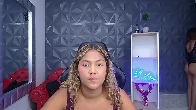 Snapshot of mayli_marie chatting on February 13, 11:23 pm mayli marie online show from February 13, 11:23 pm