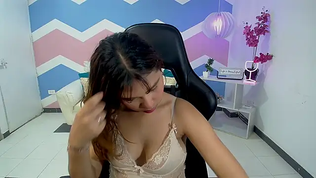 mayli marie online show from March 24, 8:47 pm