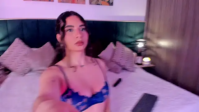 Snapshot of IrinaBlanc chatting on February 22, 1:29 am IrinaBlanc online show from February 22, 1:29 am