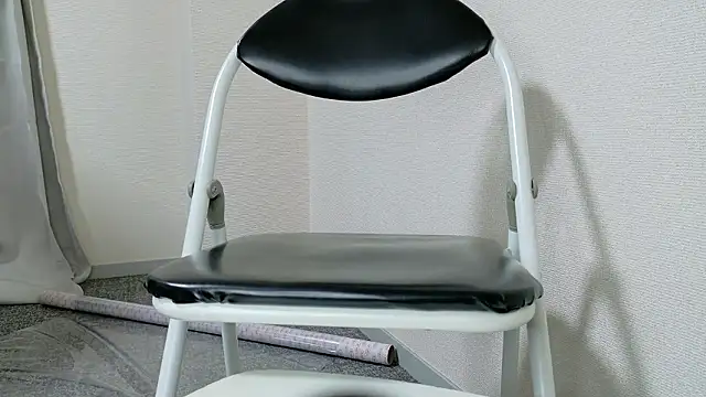 kyuleather online show from April 11, 9:35 am