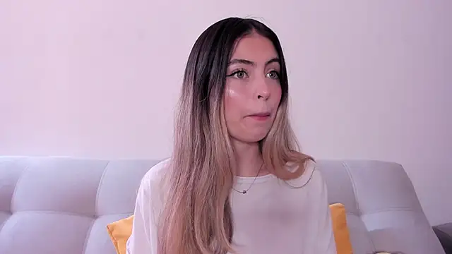 Snapshot of Fernanda_aaaa chatting on June 22, 3:53 pm Fernanda aaaa online show from June 22, 3:53 pm