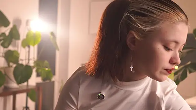 EleniRoeber online show from February 27, 3:34 pm