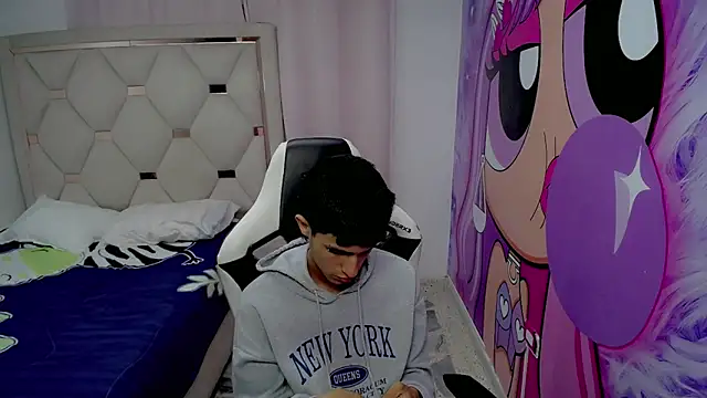 Akyra latinn online show from February 2, 12:15 pm