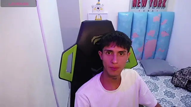 Akyra latinn online show from April 2, 4:43 am