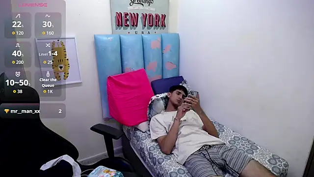 Akyra latinn online show from April 17, 5:16 pm