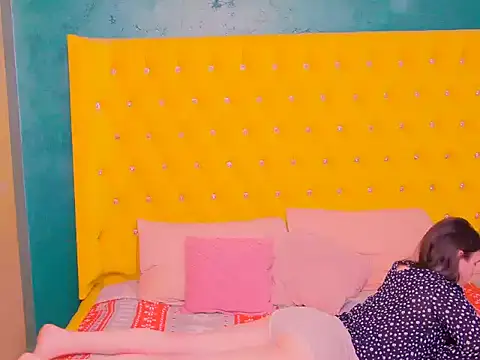 Izzymonroey online show from January 18, 1:04 pm