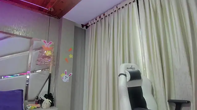 francis 20 online show from April 17, 1:14 pm