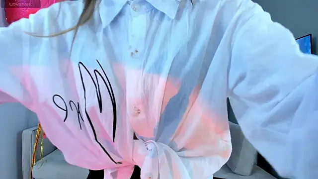 Snapshot of TreasaCrebs chatting on February 10, 7:07 pm TreasaCrebs online show from February 10, 7:07 pm