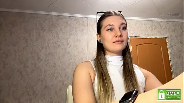 Jolievic online show from March 8, 5:17 pm