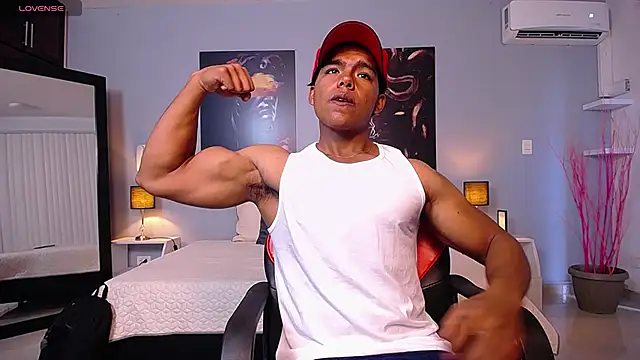 Snapshot of DanielHaloran chatting on February 18, 8:27 pm DanielHaloran online show from February 18, 8:27 pm