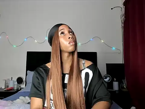 Snapshot of YourDreamReal chatting on February 11, 3:33 am YourDreamReal online show from February 11, 3:33 am