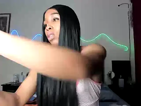 Snapshot of YourDreamReal chatting on February 14, 3:25 am YourDreamReal online show from February 14, 3:25 am