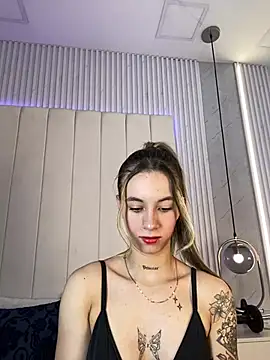 Snapshot of JuliaColemann chatting on February 5, 12:21 pm JuliaColemann online show from February 5, 12:21 pm