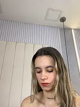 Snapshot of JuliaColemann chatting on February 11, 12:10 pm JuliaColemann online show from February 11, 12:10 pm