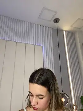 JuliaColemann online show from April 18, 11:58 am