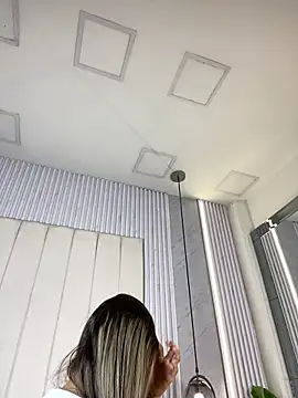 JuliaColemann online show from May 7, 11:59 am