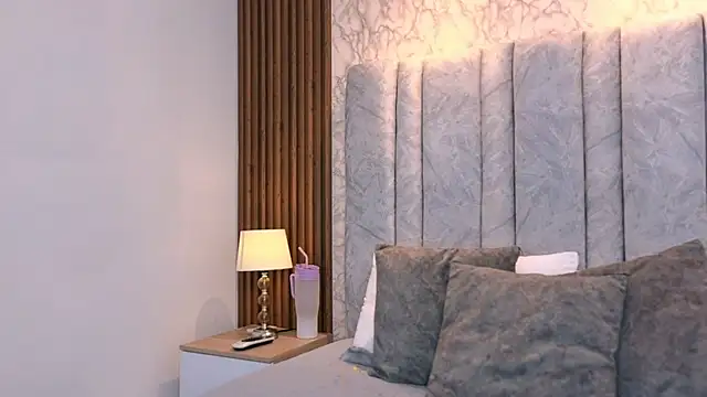 naomy smithxx online show from April 16, 11:11 am