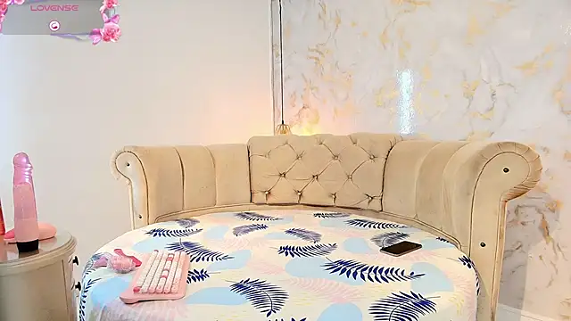 Snapshot of tifanibrown chatting on February 9, 1:15 pm tifanibrown online show from February 9, 1:15 pm