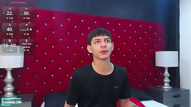 Snapshot of Logan_Woods chatting on February 5, 10:03 pm Logan Woods online show from February 5, 10:03 pm