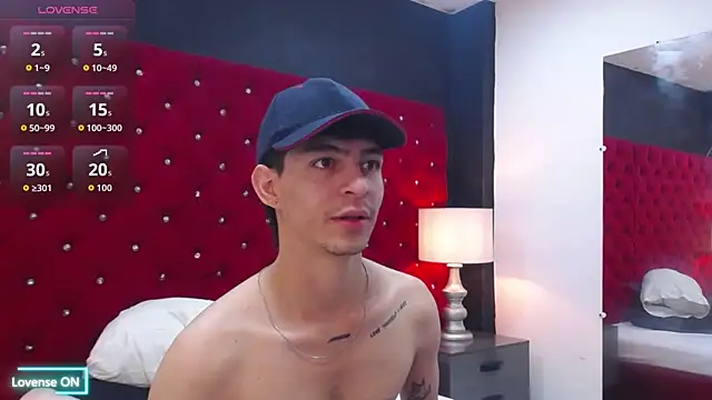 Snapshot of Logan_Woods chatting on February 9, 2:54 pm Logan Woods online show from February 9, 2:54 pm