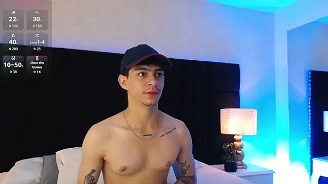 Snapshot of Logan_Woods chatting on February 12, 6:41 am Logan Woods online show from February 12, 6:41 am