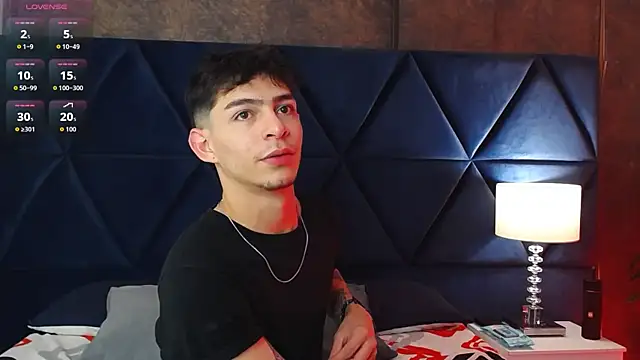 Snapshot of Logan_Woods chatting on February 25, 7:56 pm Logan Woods online show from February 25, 7:56 pm