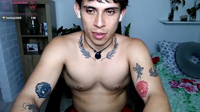 Snapshot of Magnuz_Col chatting on April 24, 3:31 am Magnuz Col online show from April 24, 3:31 am