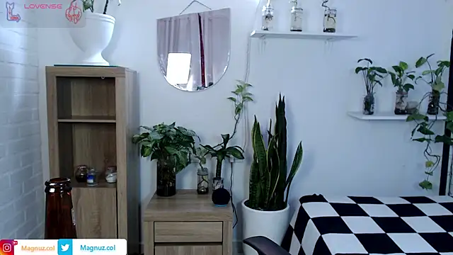Snapshot of Magnuz_Col chatting on May 12, 7:33 pm Magnuz Col online show from May 12, 7:33 pm