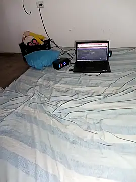 Zara  Flor online show from February 6, 1:58 pm