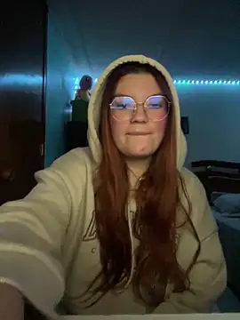 Snapshot of Vixroy7 chatting on February 1, 2:10 am Vixroy7 online show from February 1, 2:10 am