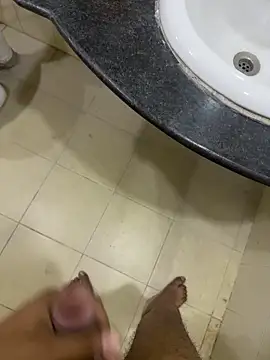 priyansh92924 online show from April 13, 10:37 pm