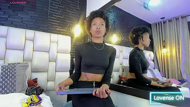 Snapshot of Afrodita_Greenn chatting on February 20, 3:47 am Afrodita Greenn online show from February 20, 3:47 am