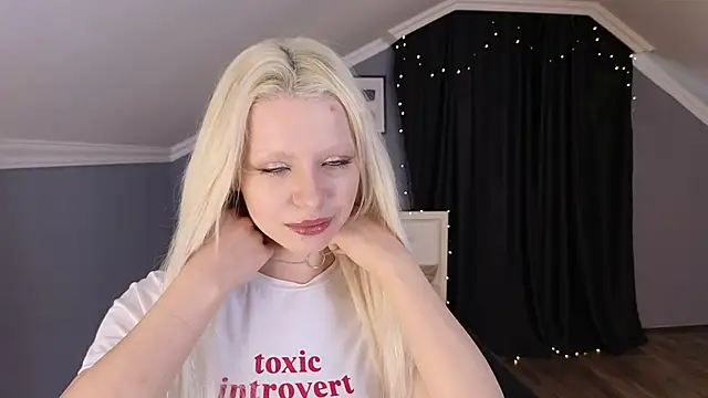 Naomi Demio online show from February 21, 9:10 am