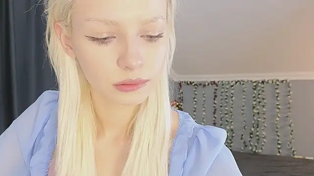 Naomi Demio online show from April 18, 12:42 pm