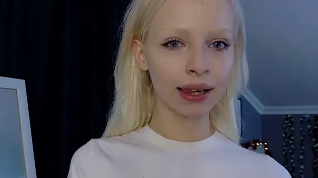 Snapshot of Naomi_Demio chatting on May 1, 12:32 pm Naomi Demio online show from May 1, 12:32 pm