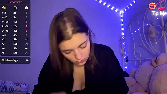 Snapshot of MistressBabe chatting on February 9, 5:39 pm MistressBabe online show from February 9, 5:39 pm