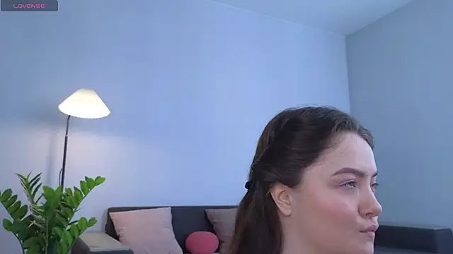 Snapshot of MillaKowal chatting on February 25, 6:23 am MillaKowal online show from February 25, 6:23 am