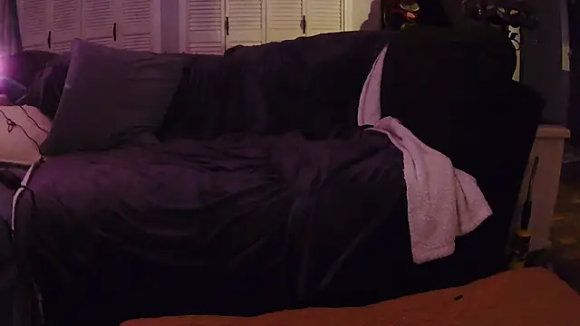 BusyB1983 online show from March 11, 11:49 am