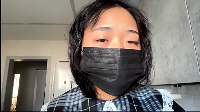 SweetMiaXO online show from April 13, 10:15 pm