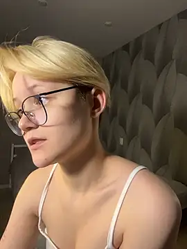 Snapshot of LuunaDorean chatting on January 18, 11:52 pm LuunaDorean online show from January 18, 11:52 pm