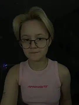 Snapshot of LuunaDorean chatting on February 13, 7:21 pm LuunaDorean online show from February 13, 7:21 pm