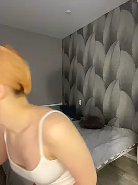 Snapshot of LuunaDorean chatting on February 27, 4:56 am LuunaDorean online show from February 27, 4:56 am