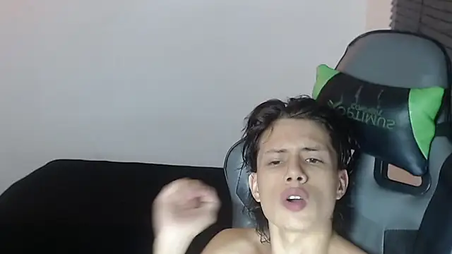 Snapshot of Didi_hard chatting on February 8, 3:21 am Didi hard online show from February 8, 3:21 am